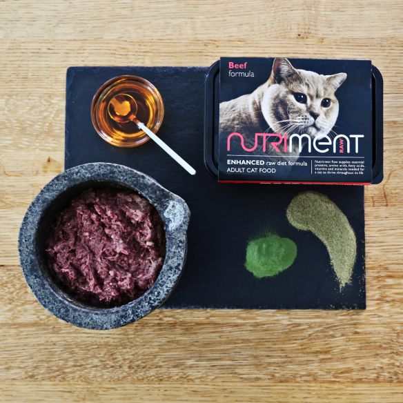 Nutriment Cat Adult Beef Formula, 500g, raw beef cat food with chicken and superfoods.