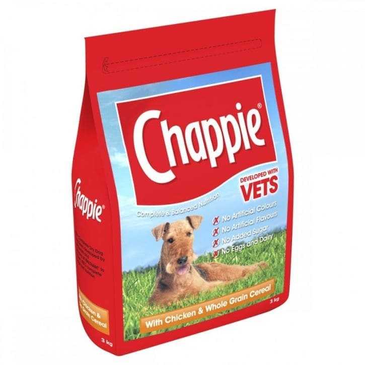 Chappie Chicken Dry Dog Food package with chicken and whole grain cereal, developed with vets, offering complete nutrition for dogs.
